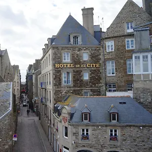 De La Cite Hotel